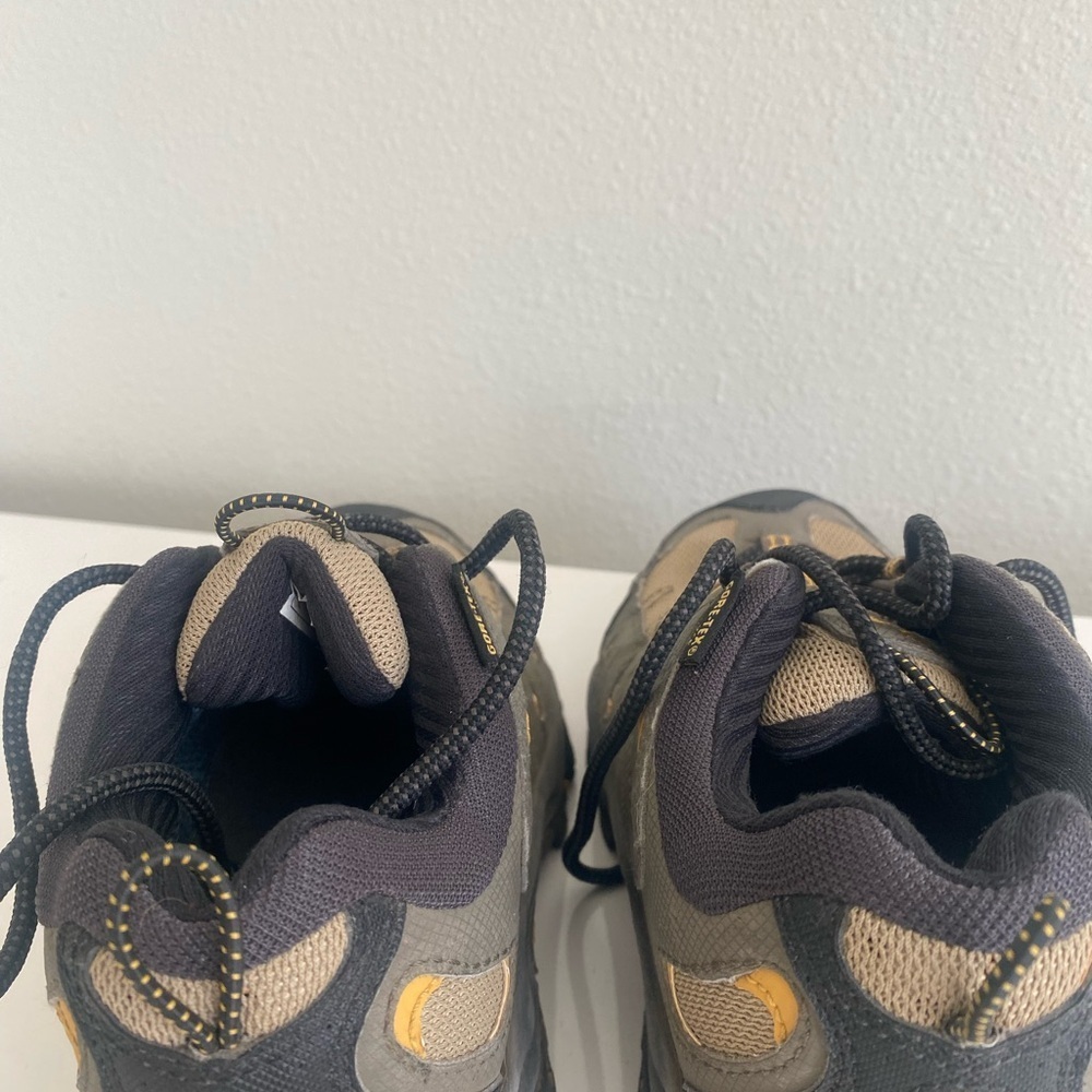 Columbia woman 7.5 Hiking Shoes - Black and Tan - Picture 5 of 6